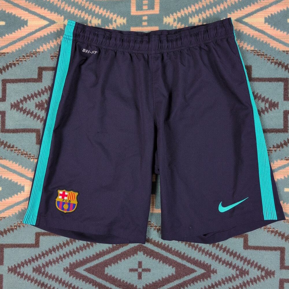 BARCELONA AWAY FOOTBAL Training SHORTS NIKE size Medium MEN Rare Purple Teal